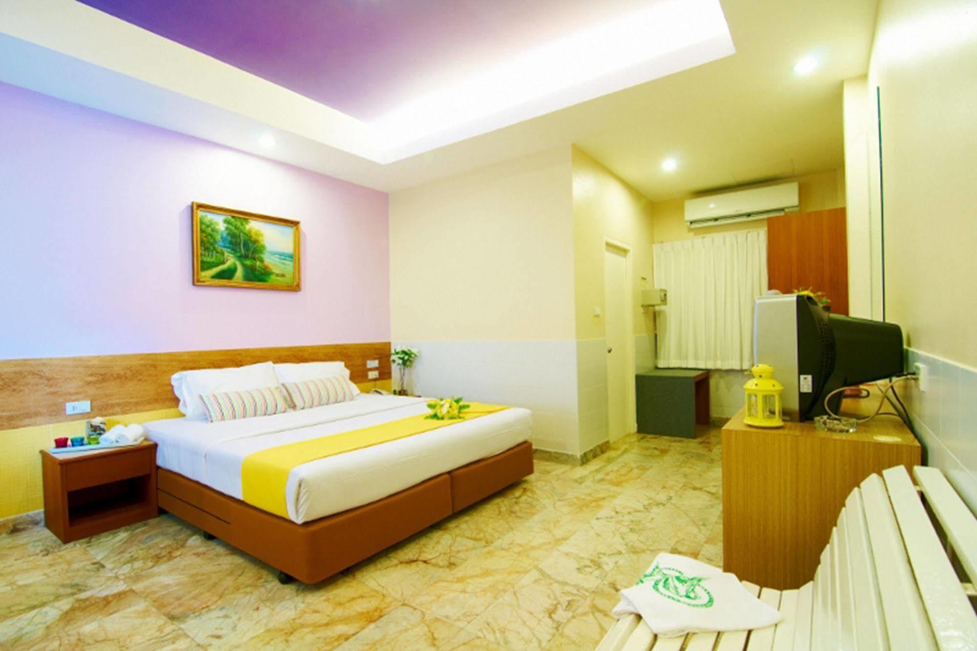 Peace Resort Hotel Pattaya Exterior foto